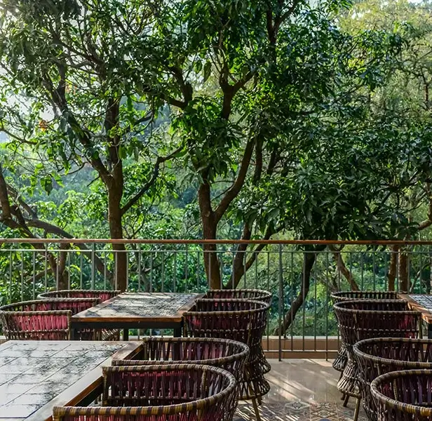 Pandav Retreat - MACHAN-THE ROOFTOP RESTAURANT- best resort in pachmarhi - Luxury resort in Pachmarhi