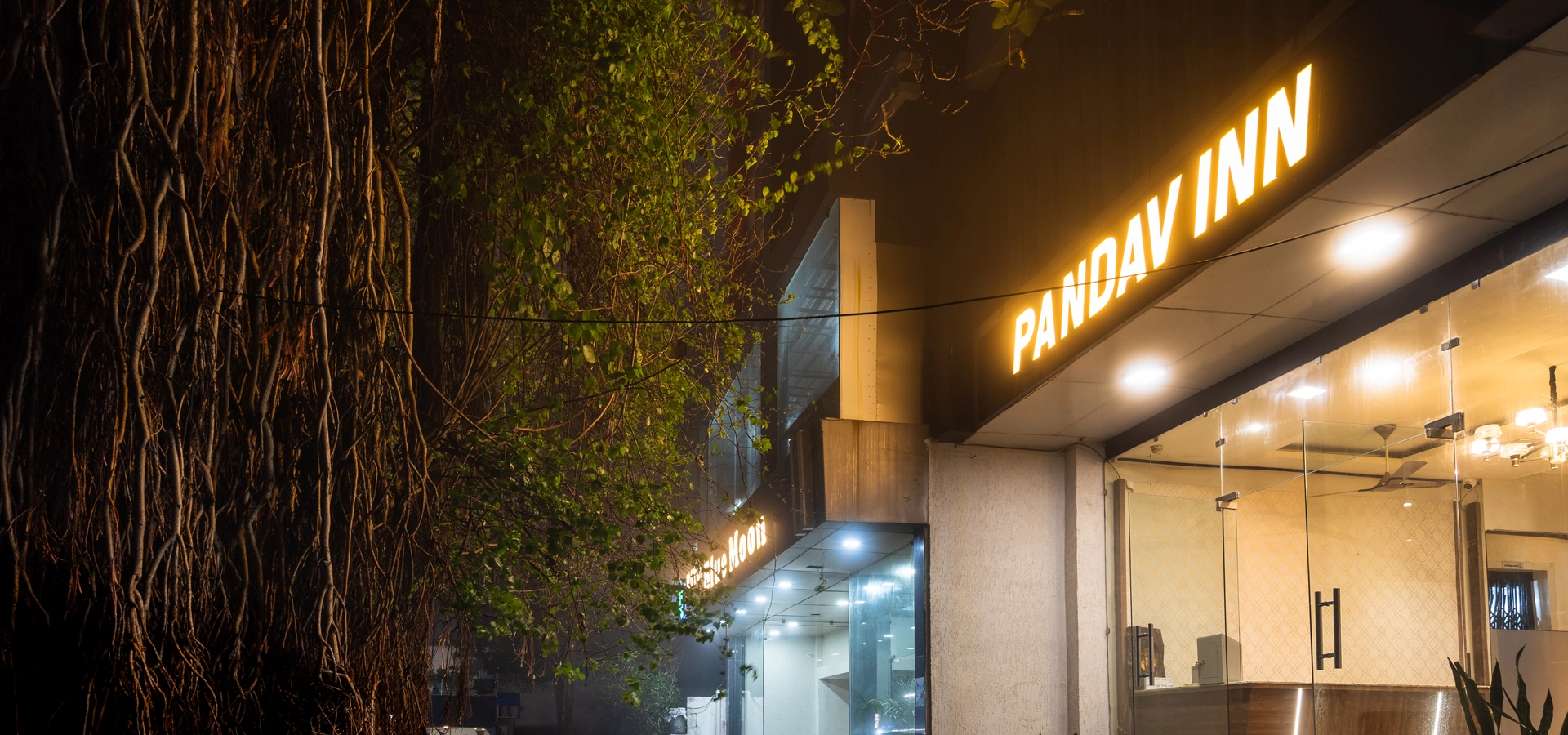 Pandav Inn - Bed - cheap hotels in pachmarhi madhya pradesh- cheap resorts in pachmarhi